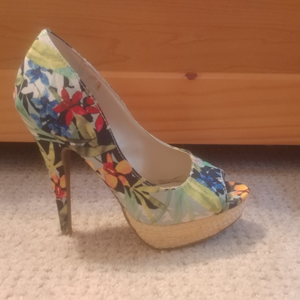 Apt 9 Stiletto Heels, Peep toe, Floral  (Size 6)